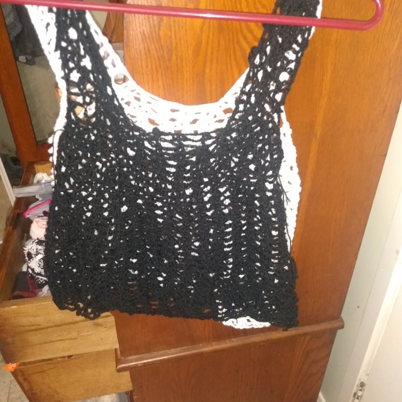 Newly made hollow out shirt - Picture 2 of 3